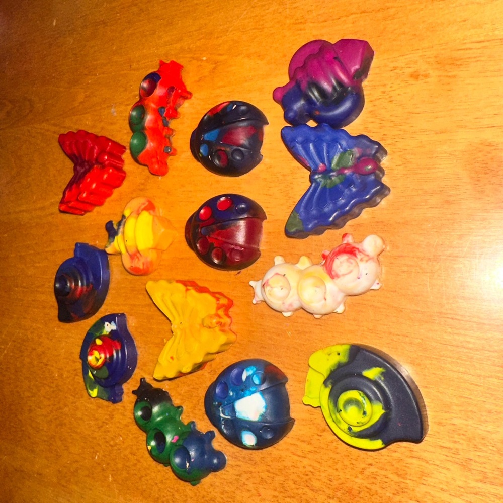 Colorful Insect-Shaped Crayons for Kids (colors may vary)